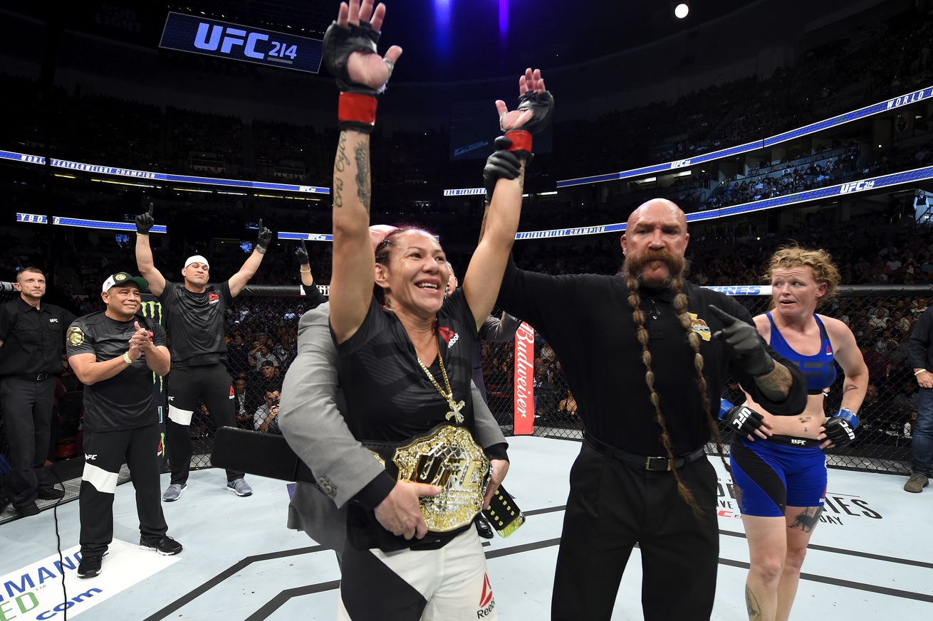 UFC 214: Cris Cyborg v Evinger