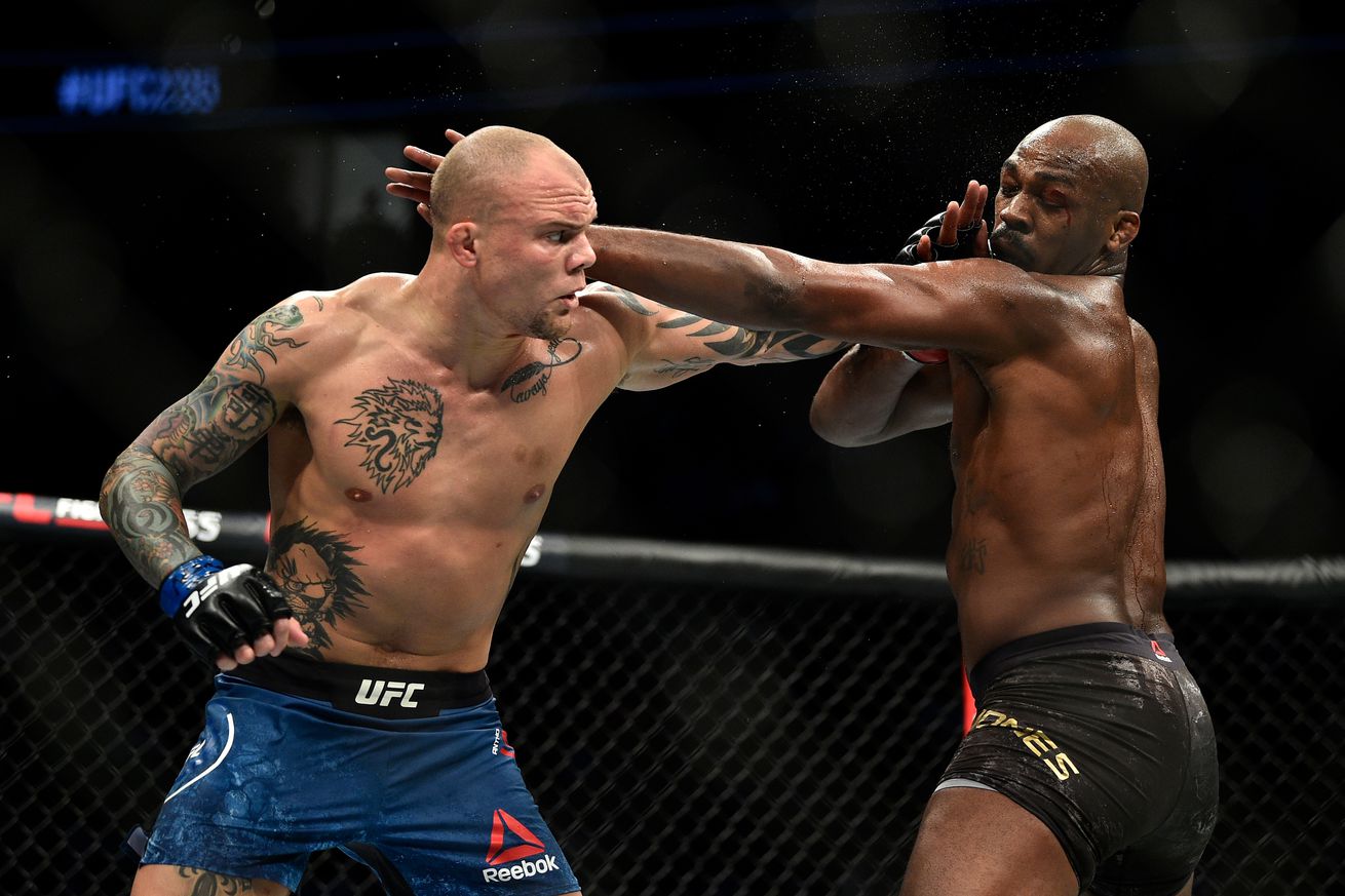 UFC 235: Jones v Smith