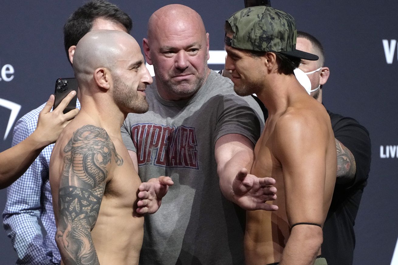 Alexander Volkanovski and Brian Ortega at UFC 266