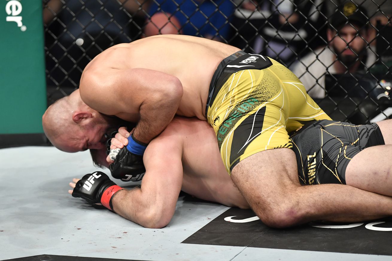 UFC 267: Blachowicz v Teixeira