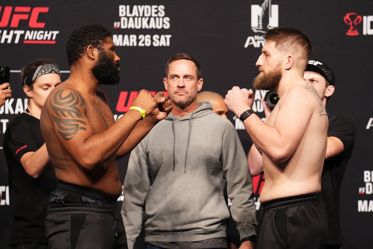 Curtis Blaydes and Chris Daukaus at UFC Columbus