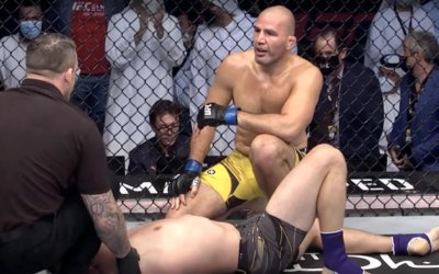 Watch Glover Teixeira tap out Jan Blachowicz to win UFC gold | Video