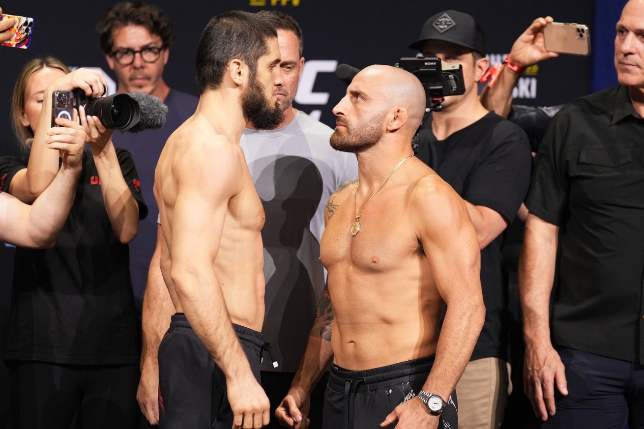 Islam Makhachev and Alexander Volkanovski at UFC 284