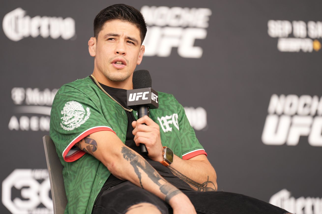 Noche UFC Ceremonial Weigh-in