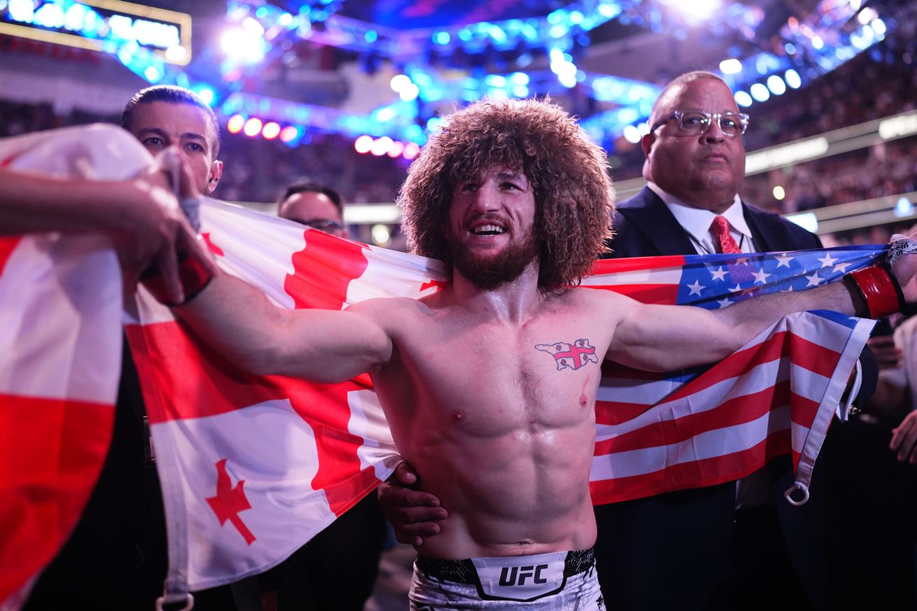 UFC 298: Volkanovski v Topuria