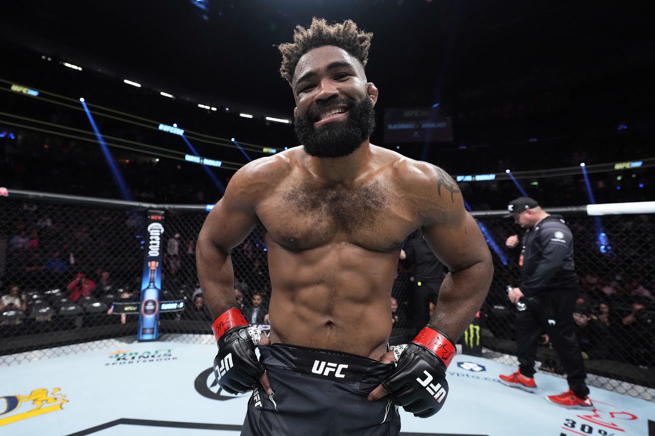 UFC 282: Curtis v Buckley