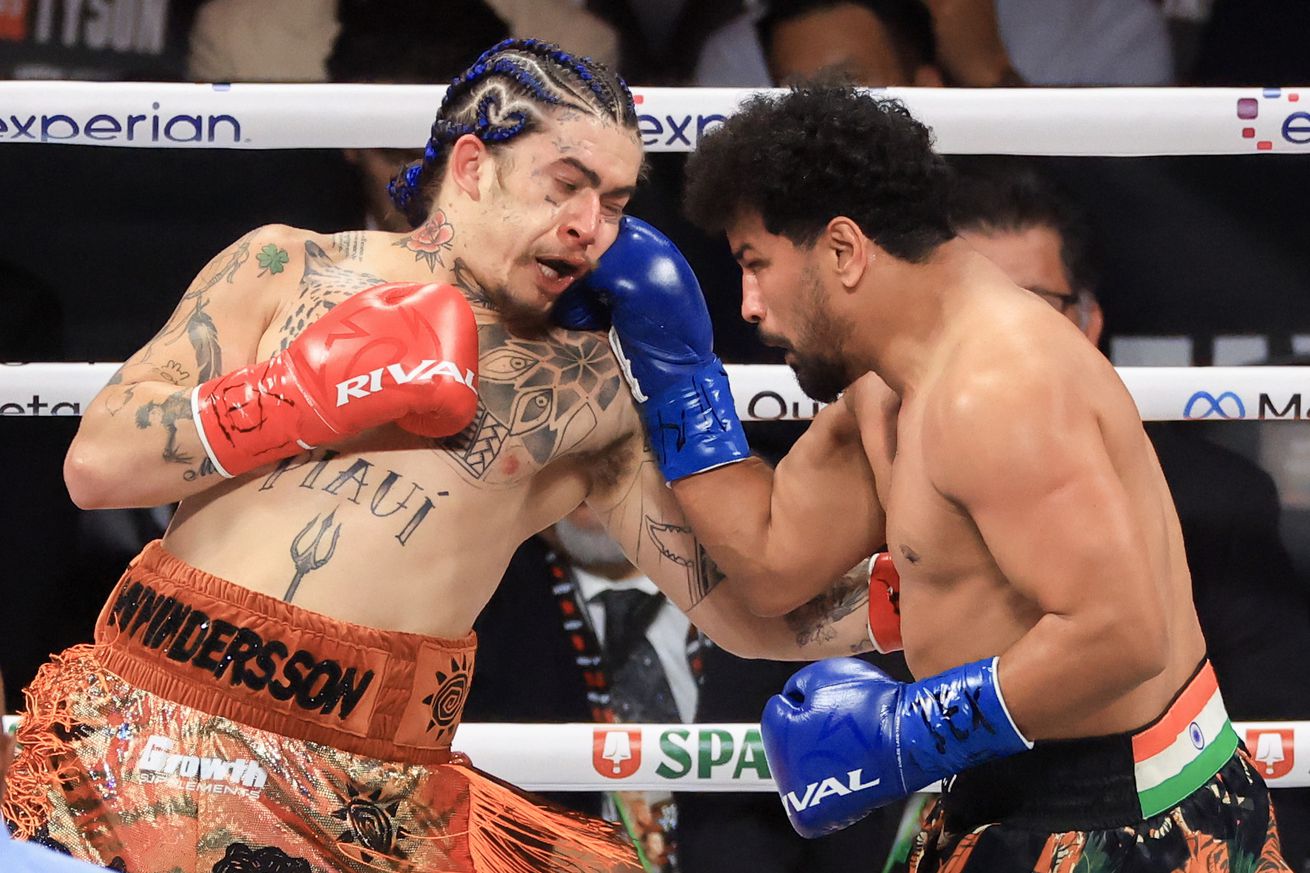 Mike Tyson v Jake Paul