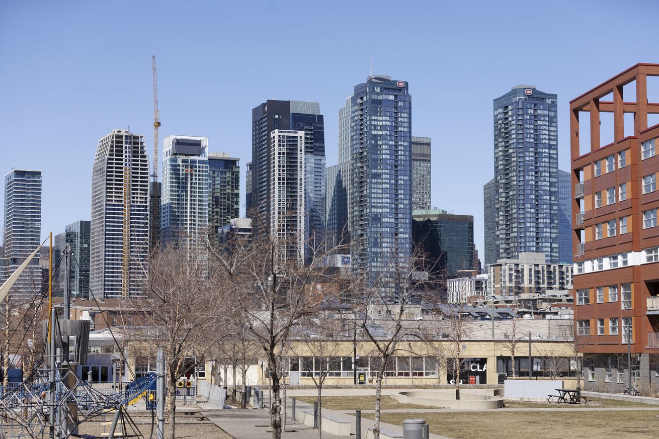 Montreal As Canada Consumer Confidence Is Little Changed