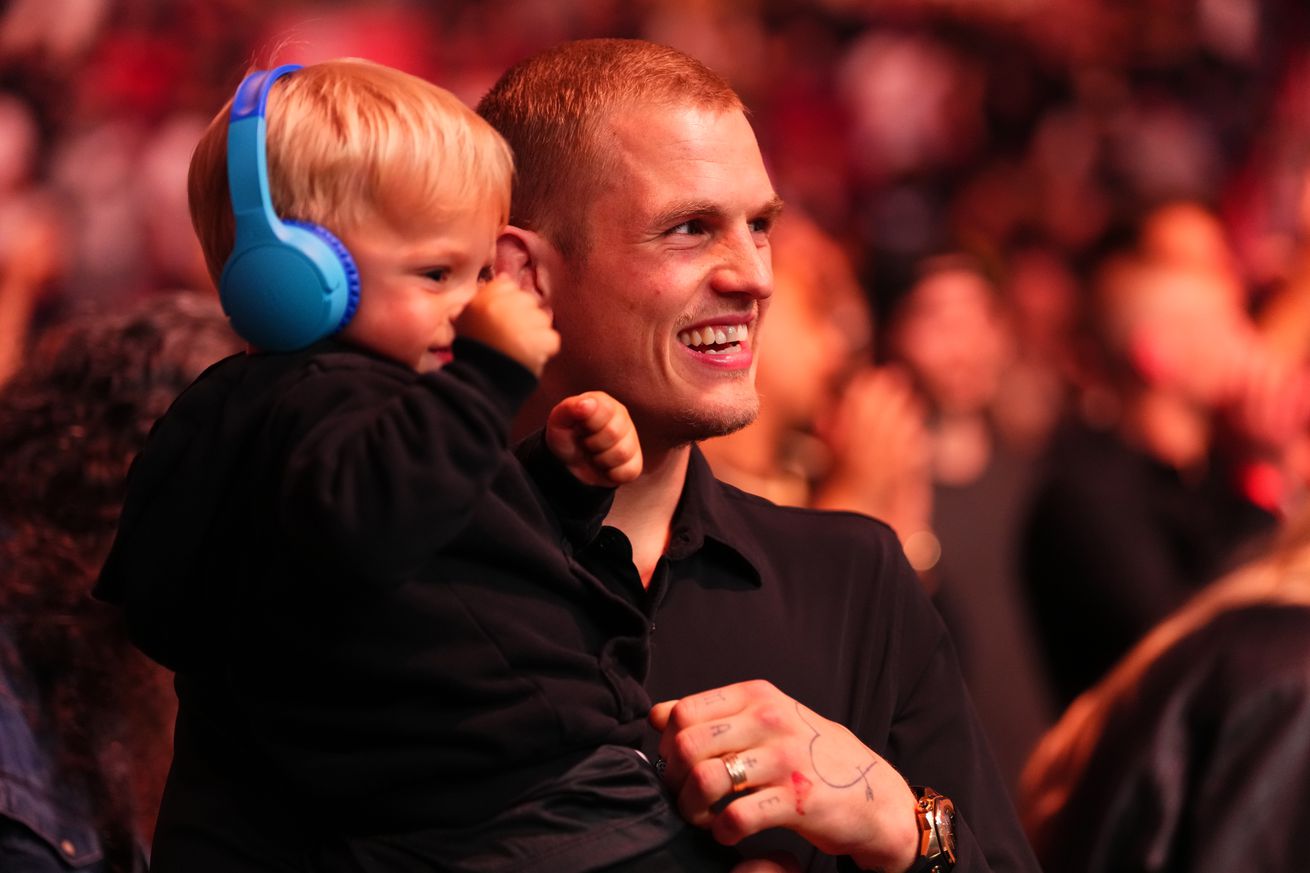 UFC 315: Grasso v Silva